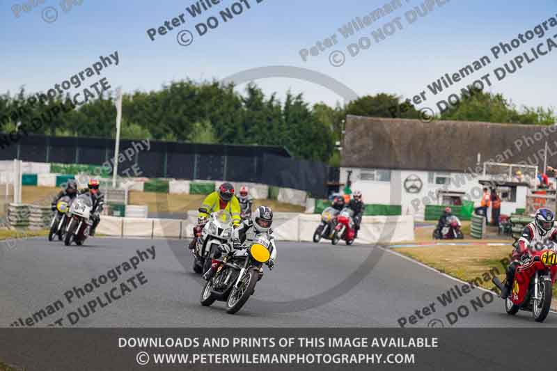 Vintage motorcycle club;eventdigitalimages;mallory park;mallory park trackday photographs;no limits trackdays;peter wileman photography;trackday digital images;trackday photos;vmcc festival 1000 bikes photographs